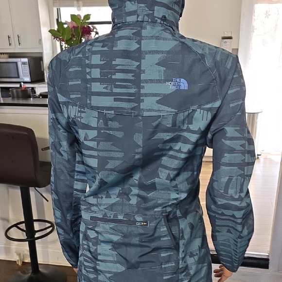 The North Face Women's Blue Geometric Ski Jacket - Picture 3 of 4